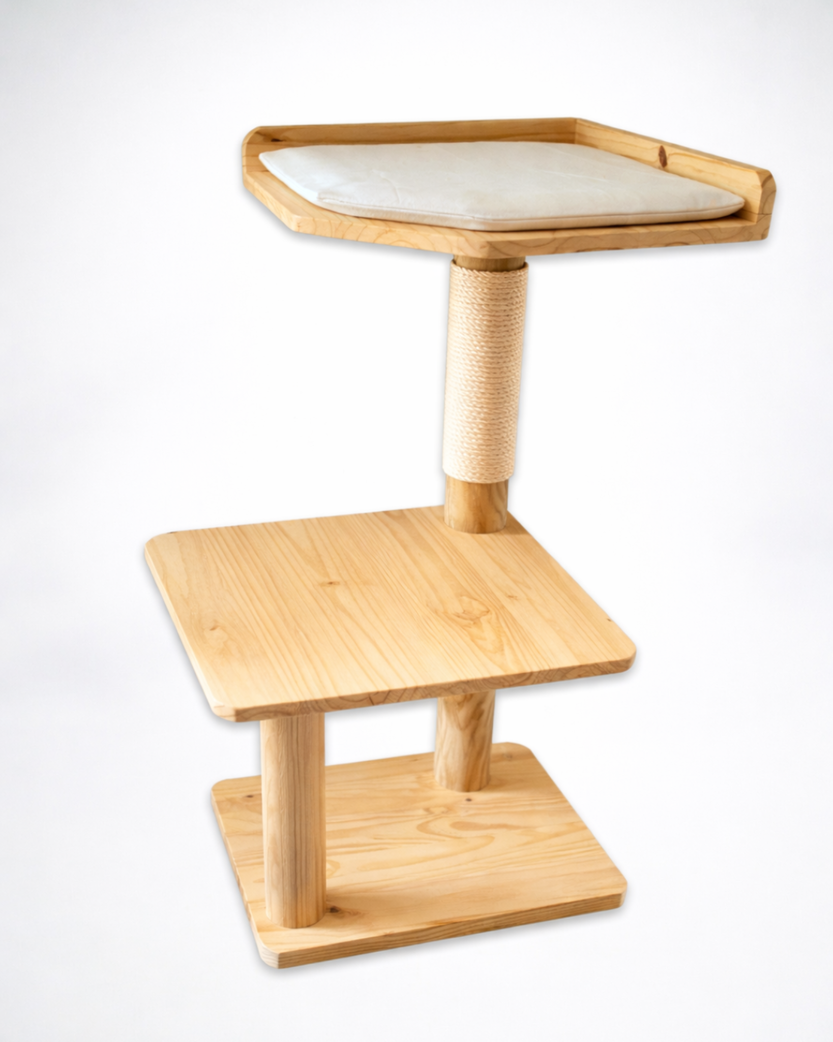 Handgefertigter Kratzbaum aus Holz: Handgefertigt, robust und elegant - Jinnkiss